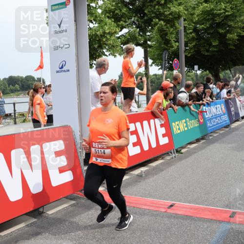 15.06.2025 - REWE Women's Run Strokosch-Dieckow http://msf.ph/oto/7931887 15.06.2025 11:00:43 Ziel 5009, 5012, 5105, 5114, 5169, 5175, 5306, 5311 meine-sportfotos.de