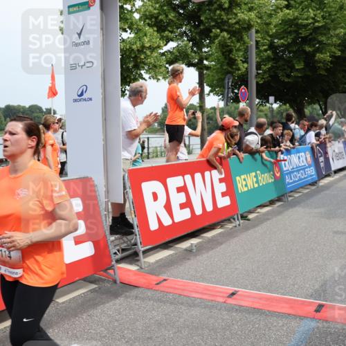 15.06.2025 - REWE Women's Run Strokosch-Dieckow http://msf.ph/oto/7931889 15.06.2025 11:00:44 Ziel 5009, 5012, 5105, 5114, 5169, 5306, 5311 meine-sportfotos.de