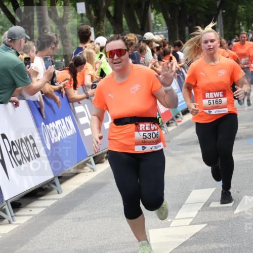 15.06.2025 - REWE Women's Run Strokosch-Dieckow http://msf.ph/oto/7931890 15.06.2025 11:00:47 Ziel 5009, 5012, 5105, 5114, 5169, 5306, 5311, 5348, 5657 meine-sportfotos.de