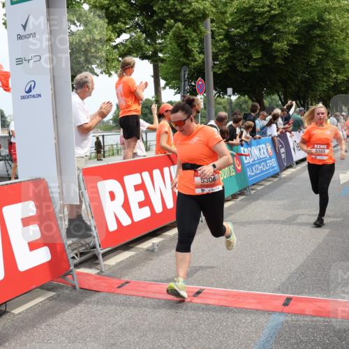 15.06.2025 - REWE Women's Run Strokosch-Dieckow http://msf.ph/oto/7931895 15.06.2025 11:00:49 Ziel 5114, 5169, 5306, 5319, 5348, 5528, 5657 meine-sportfotos.de