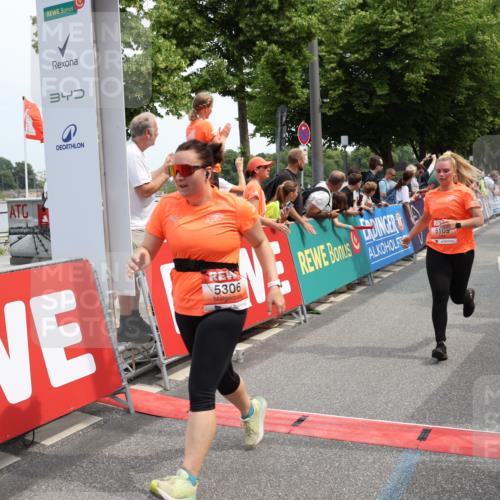 15.06.2025 - REWE Women's Run Strokosch-Dieckow http://msf.ph/oto/7931897 15.06.2025 11:00:49 Ziel 5114, 5169, 5306, 5319, 5348, 5528, 5657 meine-sportfotos.de