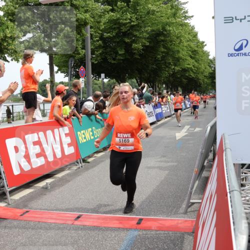 15.06.2025 - REWE Women's Run Strokosch-Dieckow http://msf.ph/oto/7931898 15.06.2025 11:00:50 Ziel 5114, 5169, 5306, 5319, 5348, 5528, 5657 meine-sportfotos.de