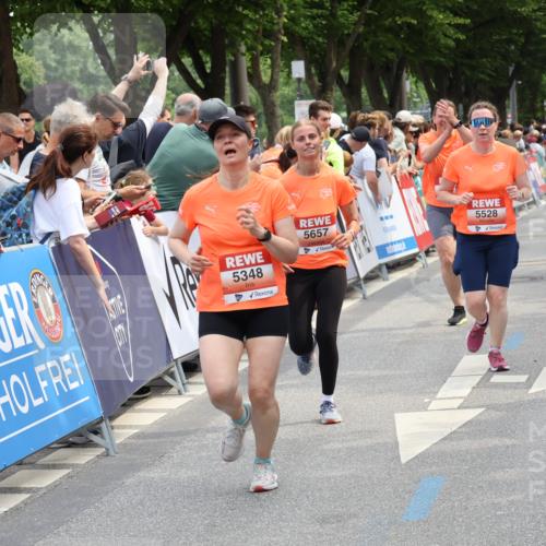 15.06.2025 - REWE Women's Run Strokosch-Dieckow http://msf.ph/oto/7931901 15.06.2025 11:00:51 Ziel 5169, 5306, 5319, 5348, 5528, 5657 meine-sportfotos.de