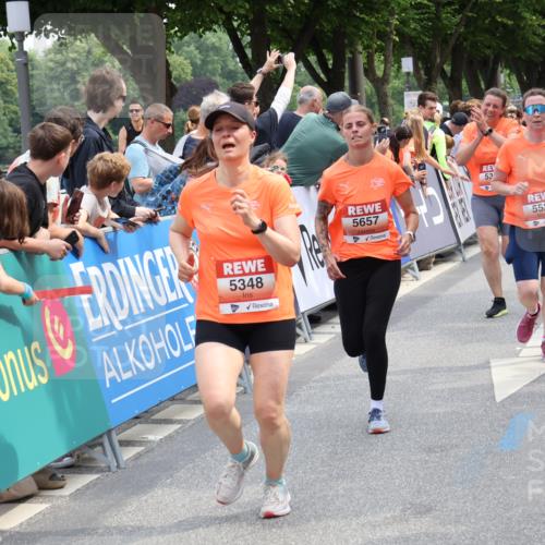 15.06.2025 - REWE Women's Run Strokosch-Dieckow http://msf.ph/oto/7931903 15.06.2025 11:00:52 Ziel 5169, 5306, 5319, 5348, 5528, 5657 meine-sportfotos.de