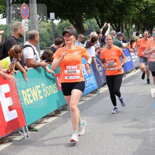 15.06.2025 - REWE Women's Run Strokosch-Dieckow http://msf.ph/oto/7931904 15.06.2025 11:00:52 Ziel 5169, 5306, 5319, 5348, 5528, 5657 meine-sportfotos.de