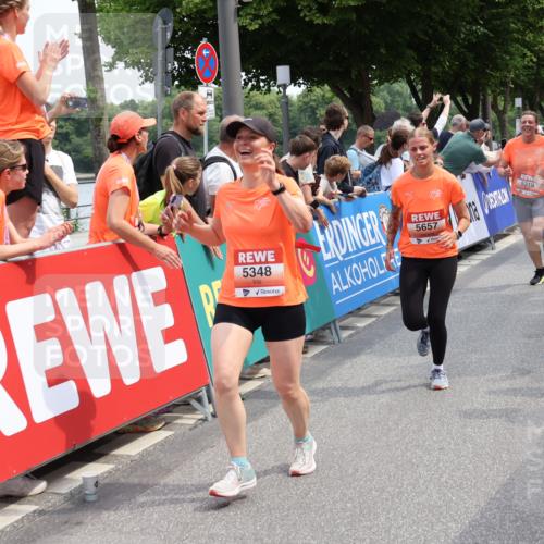 15.06.2025 - REWE Women's Run Strokosch-Dieckow http://msf.ph/oto/7931906 15.06.2025 11:00:53 Ziel 5169, 5306, 5319, 5348, 5528, 5657 meine-sportfotos.de