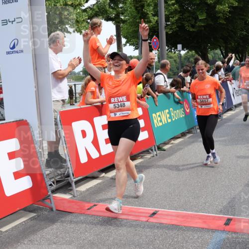 15.06.2025 - REWE Women's Run Strokosch-Dieckow http://msf.ph/oto/7931907 15.06.2025 11:00:53 Ziel 5169, 5306, 5319, 5348, 5528, 5657 meine-sportfotos.de