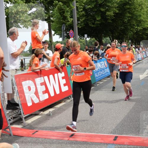 15.06.2025 - REWE Women's Run Strokosch-Dieckow http://msf.ph/oto/7931909 15.06.2025 11:00:54 Ziel 5169, 5306, 5319, 5348, 5394, 5528, 5657 meine-sportfotos.de