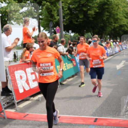 15.06.2025 - REWE Women's Run Strokosch-Dieckow http://msf.ph/oto/7931910 15.06.2025 11:00:54 Ziel 5169, 5306, 5319, 5348, 5394, 5528, 5657 meine-sportfotos.de