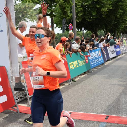 15.06.2025 - REWE Women's Run Strokosch-Dieckow http://msf.ph/oto/7931913 15.06.2025 11:00:55 Ziel 5169, 5306, 5319, 5348, 5394, 5528, 5657 meine-sportfotos.de