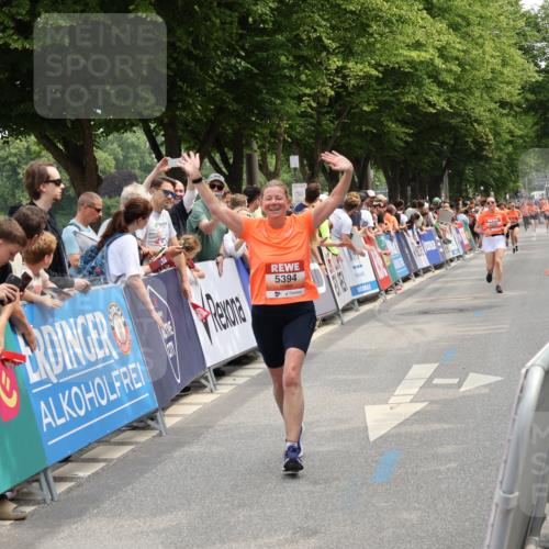 15.06.2025 - REWE Women's Run Strokosch-Dieckow http://msf.ph/oto/7931914 15.06.2025 11:00:59 Ziel 5319, 5348, 5394, 5528, 5657 meine-sportfotos.de