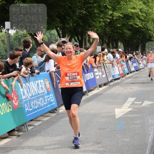 15.06.2025 - REWE Women's Run Strokosch-Dieckow http://msf.ph/oto/7931916 15.06.2025 11:01:00 Ziel 5230, 5319, 5348, 5394, 5528, 5657 meine-sportfotos.de