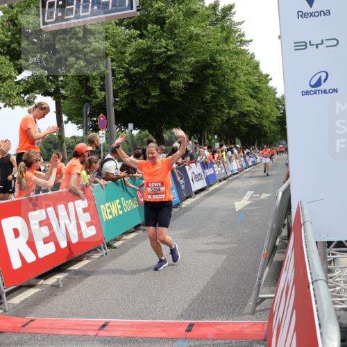 15.06.2025 - REWE Women's Run Strokosch-Dieckow http://msf.ph/oto/7931917 15.06.2025 11:01:00 Ziel 5230, 5319, 5348, 5394, 5528, 5657 meine-sportfotos.de