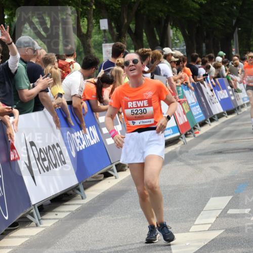 15.06.2025 - REWE Women's Run Strokosch-Dieckow http://msf.ph/oto/7931922 15.06.2025 11:01:04 Ziel 5230, 5394, 5655 meine-sportfotos.de