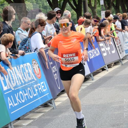 15.06.2025 - REWE Women's Run Strokosch-Dieckow http://msf.ph/oto/7931933 15.06.2025 11:01:09 Ziel 5230, 5293, 5655 meine-sportfotos.de