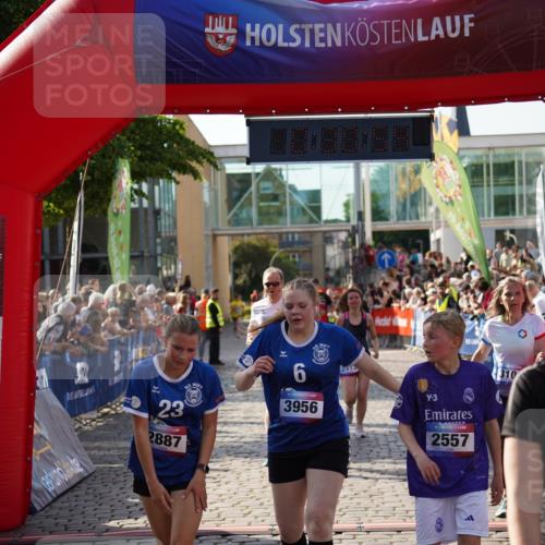 13.06.2025 - Holstenköstenlauf Felixshl http://msf.ph/oto/7931941 13.06.2025 18:00:55 Laufen 2413, 2432, 2557, 2811, 2887, 3101, 3201, 3261, 3723, 3793, 3956 meine-sportfotos.de