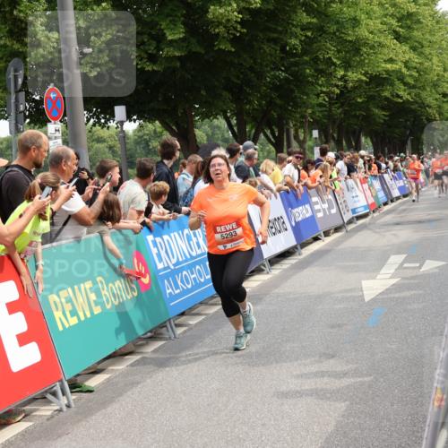 15.06.2025 - REWE Women's Run Strokosch-Dieckow http://msf.ph/oto/7931942 15.06.2025 11:01:13 Ziel 5230, 5293, 5655 meine-sportfotos.de