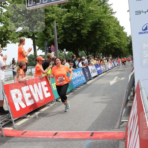 15.06.2025 - REWE Women's Run Strokosch-Dieckow http://msf.ph/oto/7931943 15.06.2025 11:01:14 Ziel 5293, 5655 meine-sportfotos.de