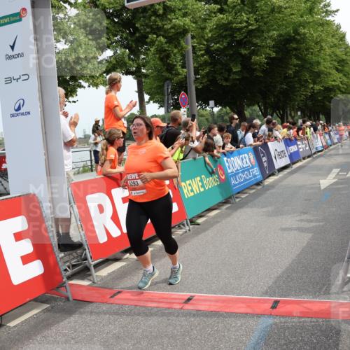 15.06.2025 - REWE Women's Run Strokosch-Dieckow http://msf.ph/oto/7931945 15.06.2025 11:01:14 Ziel 5293, 5655 meine-sportfotos.de