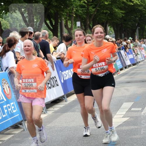 15.06.2025 - REWE Women's Run Strokosch-Dieckow http://msf.ph/oto/7931946 15.06.2025 11:01:22 Ziel 5196, 5208, 5498, 5579 meine-sportfotos.de