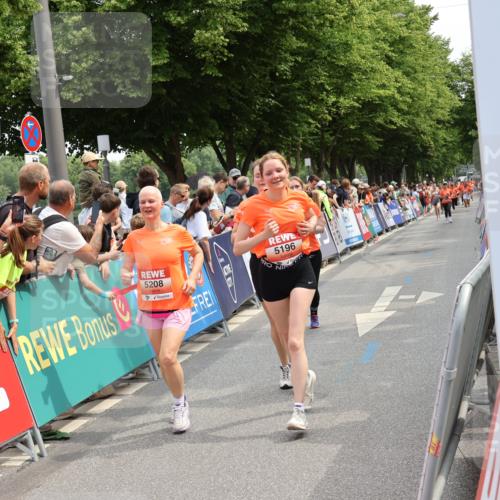 15.06.2025 - REWE Women's Run Strokosch-Dieckow http://msf.ph/oto/7931948 15.06.2025 11:01:22 Ziel 5196, 5208, 5498, 5579 meine-sportfotos.de