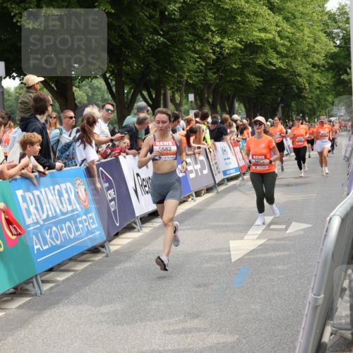 15.06.2025 - REWE Women's Run Strokosch-Dieckow http://msf.ph/oto/7931960 15.06.2025 11:01:31 Ziel 5085, 5498, 5579, 5616, 5635, 5682 meine-sportfotos.de