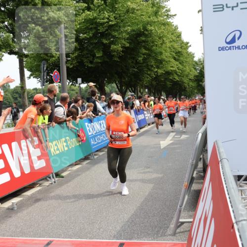 15.06.2025 - REWE Women's Run Strokosch-Dieckow http://msf.ph/oto/7931965 15.06.2025 11:01:34 Ziel 5085, 5086, 5115, 5616, 5635, 5682 meine-sportfotos.de