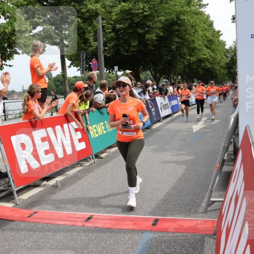 15.06.2025 - REWE Women's Run Strokosch-Dieckow http://msf.ph/oto/7931966 15.06.2025 11:01:35 Ziel 5085, 5086, 5115, 5616, 5635, 5682 meine-sportfotos.de