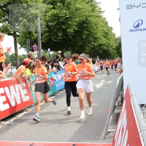 15.06.2025 - REWE Women's Run Strokosch-Dieckow http://msf.ph/oto/7931972 15.06.2025 11:01:37 Ziel 5085, 5086, 5115, 5186, 5616, 5635, 5682 meine-sportfotos.de