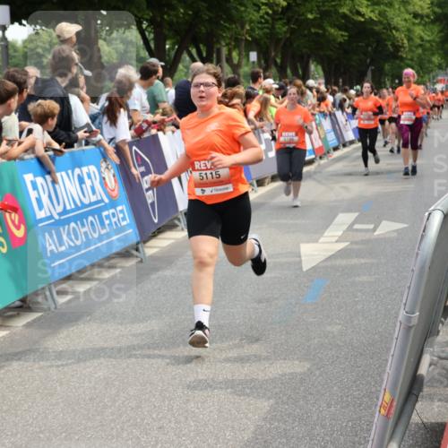 15.06.2025 - REWE Women's Run Strokosch-Dieckow http://msf.ph/oto/7931980 15.06.2025 11:01:40 Ziel 5085, 5086, 5099, 5115, 5120, 5186, 5205, 5616, 5625, 5635, 5682 meine-sportfotos.de