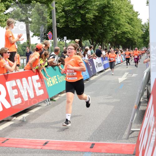 15.06.2025 - REWE Women's Run Strokosch-Dieckow http://msf.ph/oto/7931983 15.06.2025 11:01:40 Ziel 5085, 5086, 5099, 5115, 5120, 5186, 5205, 5616, 5625, 5635, 5682 meine-sportfotos.de