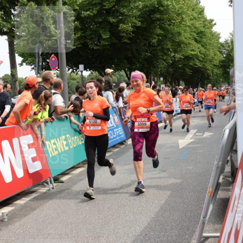 15.06.2025 - REWE Women's Run Strokosch-Dieckow http://msf.ph/oto/7931992 15.06.2025 11:01:44 Ziel 5068, 5071, 5086, 5099, 5115, 5120, 5186, 5205, 5299, 5616, 5625, 5635 meine-sportfotos.de