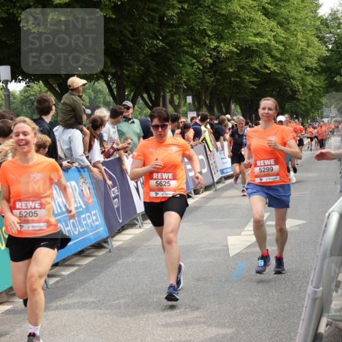 15.06.2025 - REWE Women's Run Strokosch-Dieckow http://msf.ph/oto/7931995 15.06.2025 11:01:46 Ziel 5043, 5068, 5071, 5099, 5115, 5120, 5186, 5205, 5299, 5360, 5361, 5625, 5637 meine-sportfotos.de