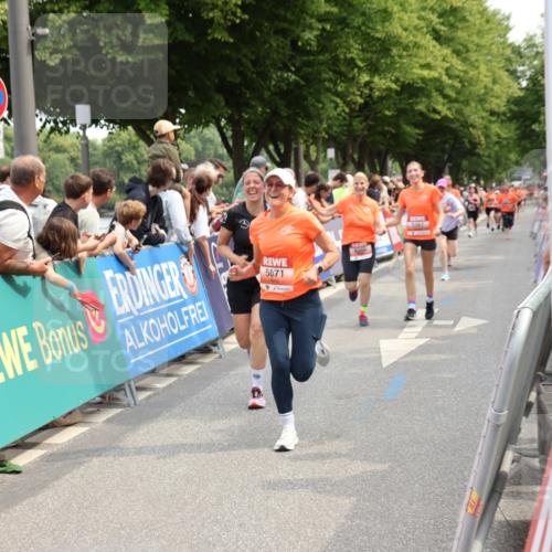 15.06.2025 - REWE Women's Run Strokosch-Dieckow http://msf.ph/oto/7932003 15.06.2025 11:01:48 Ziel 5043, 5068, 5071, 5099, 5120, 5186, 5205, 5299, 5360, 5361, 5625, 5637 meine-sportfotos.de