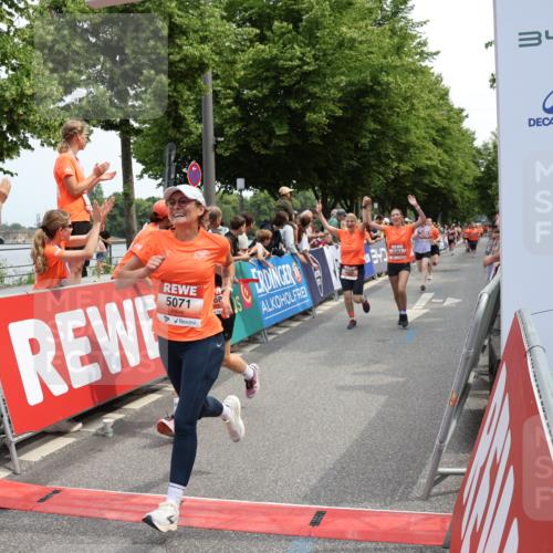 15.06.2025 - REWE Women's Run Strokosch-Dieckow http://msf.ph/oto/7932005 15.06.2025 11:01:49 Ziel 5043, 5068, 5071, 5099, 5120, 5186, 5205, 5299, 5360, 5361, 5625, 5637 meine-sportfotos.de