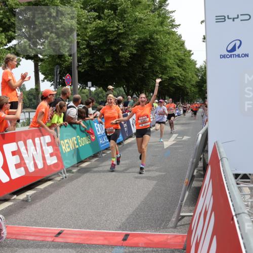 15.06.2025 - REWE Women's Run Strokosch-Dieckow http://msf.ph/oto/7932008 15.06.2025 11:01:50 Ziel 5043, 5068, 5071, 5099, 5120, 5186, 5205, 5299, 5360, 5361, 5625, 5637 meine-sportfotos.de
