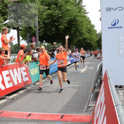 15.06.2025 - REWE Women's Run Strokosch-Dieckow http://msf.ph/oto/7932010 15.06.2025 11:01:50 Ziel 5043, 5068, 5071, 5099, 5120, 5186, 5205, 5299, 5360, 5361, 5625, 5637 meine-sportfotos.de