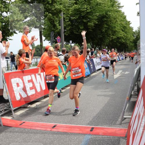 15.06.2025 - REWE Women's Run Strokosch-Dieckow http://msf.ph/oto/7932011 15.06.2025 11:01:51 Ziel 5043, 5068, 5071, 5099, 5120, 5205, 5299, 5360, 5361, 5389, 5625, 5637 meine-sportfotos.de