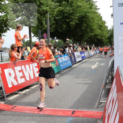 15.06.2025 - REWE Women's Run Strokosch-Dieckow http://msf.ph/oto/7932020 15.06.2025 11:01:53 Ziel 5043, 5068, 5071, 5205, 5299, 5360, 5361, 5389, 5542, 5625, 5637 meine-sportfotos.de
