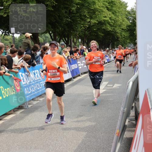 15.06.2025 - REWE Women's Run Strokosch-Dieckow http://msf.ph/oto/7932023 15.06.2025 11:01:56 Ziel 5043, 5068, 5071, 5302, 5360, 5361, 5389, 5542, 5549, 5637 meine-sportfotos.de
