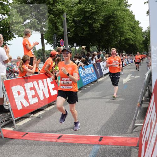 15.06.2025 - REWE Women's Run Strokosch-Dieckow http://msf.ph/oto/7932024 15.06.2025 11:01:57 Ziel 5043, 5302, 5360, 5361, 5389, 5542, 5549, 5566, 5637 meine-sportfotos.de