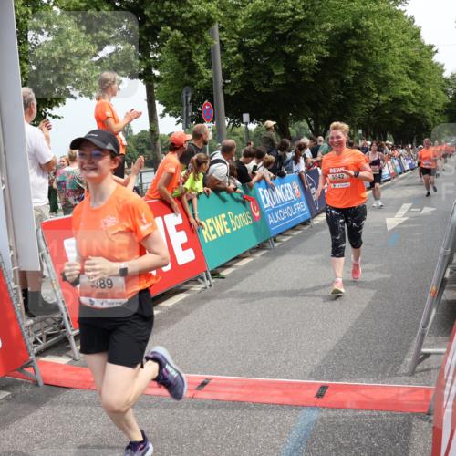 15.06.2025 - REWE Women's Run Strokosch-Dieckow http://msf.ph/oto/7932026 15.06.2025 11:01:57 Ziel 5043, 5302, 5360, 5361, 5389, 5542, 5549, 5566, 5637 meine-sportfotos.de