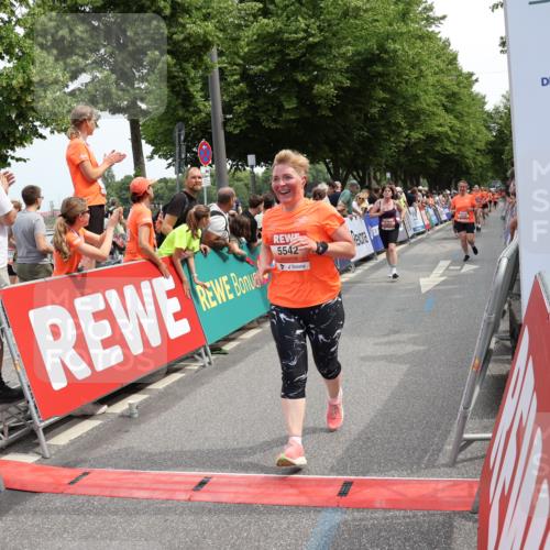 15.06.2025 - REWE Women's Run Strokosch-Dieckow http://msf.ph/oto/7932030 15.06.2025 11:01:58 Ziel 5043, 5128, 5302, 5360, 5361, 5389, 5542, 5549, 5566, 5637 meine-sportfotos.de