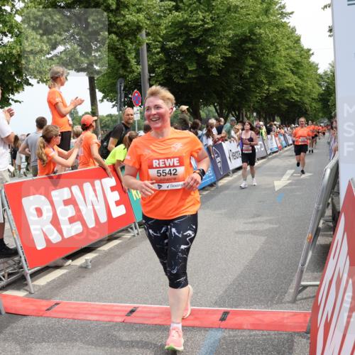 15.06.2025 - REWE Women's Run Strokosch-Dieckow http://msf.ph/oto/7932034 15.06.2025 11:01:58 Ziel 5043, 5128, 5302, 5360, 5361, 5389, 5542, 5549, 5566, 5637 meine-sportfotos.de