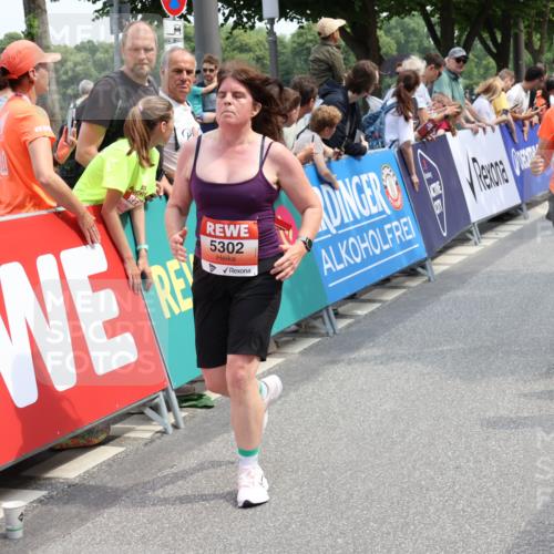 15.06.2025 - REWE Women's Run Strokosch-Dieckow http://msf.ph/oto/7932040 15.06.2025 11:02:00 Ziel 5128, 5302, 5389, 5542, 5549, 5566, 5609 meine-sportfotos.de
