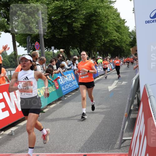 15.06.2025 - REWE Women's Run Strokosch-Dieckow http://msf.ph/oto/7932072 15.06.2025 11:02:04 Ziel 5128, 5302, 5389, 5489, 5536, 5542, 5549, 5566, 5609 meine-sportfotos.de