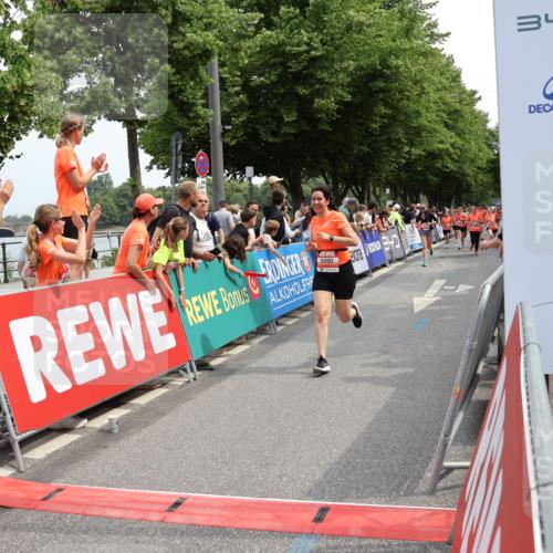 15.06.2025 - REWE Women's Run Strokosch-Dieckow http://msf.ph/oto/7932104 15.06.2025 11:02:12 Ziel 5090, 5130, 5220, 5221, 5434, 5436, 5489, 5510, 5536, 5609 meine-sportfotos.de