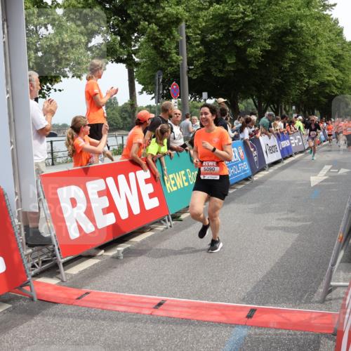 15.06.2025 - REWE Women's Run Strokosch-Dieckow http://msf.ph/oto/7932108 15.06.2025 11:02:12 Ziel 5090, 5130, 5220, 5221, 5434, 5436, 5489, 5510, 5536, 5609 meine-sportfotos.de