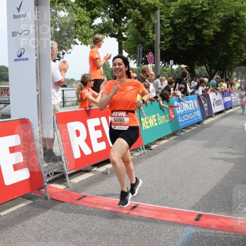15.06.2025 - REWE Women's Run Strokosch-Dieckow http://msf.ph/oto/7932111 15.06.2025 11:02:12 Ziel 5090, 5130, 5220, 5221, 5434, 5436, 5489, 5510, 5536, 5609 meine-sportfotos.de