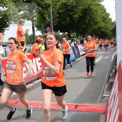 15.06.2025 - REWE Women's Run Strokosch-Dieckow http://msf.ph/oto/7932137 15.06.2025 11:02:17 Ziel 5015, 5051, 5090, 5124, 5130, 5220, 5221, 5295, 5434, 5436, 5438, 5510, 5534 meine-sportfotos.de